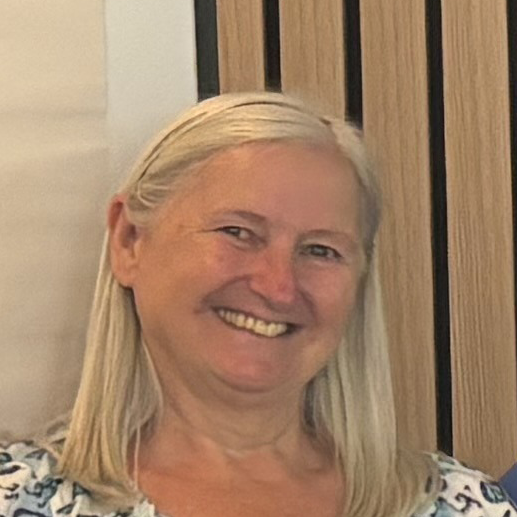 A photography of Julie Roberts